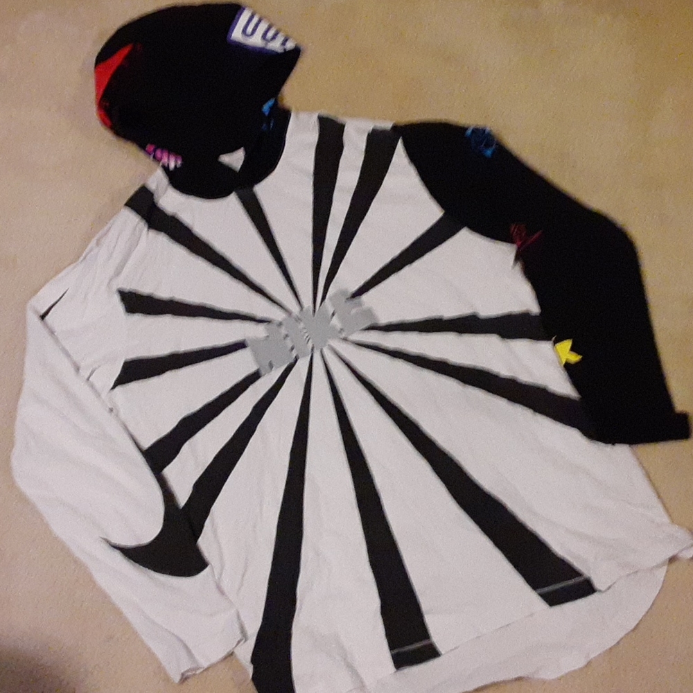 Mens XL NIKE LONG SLEEVE T-shirt w/hood